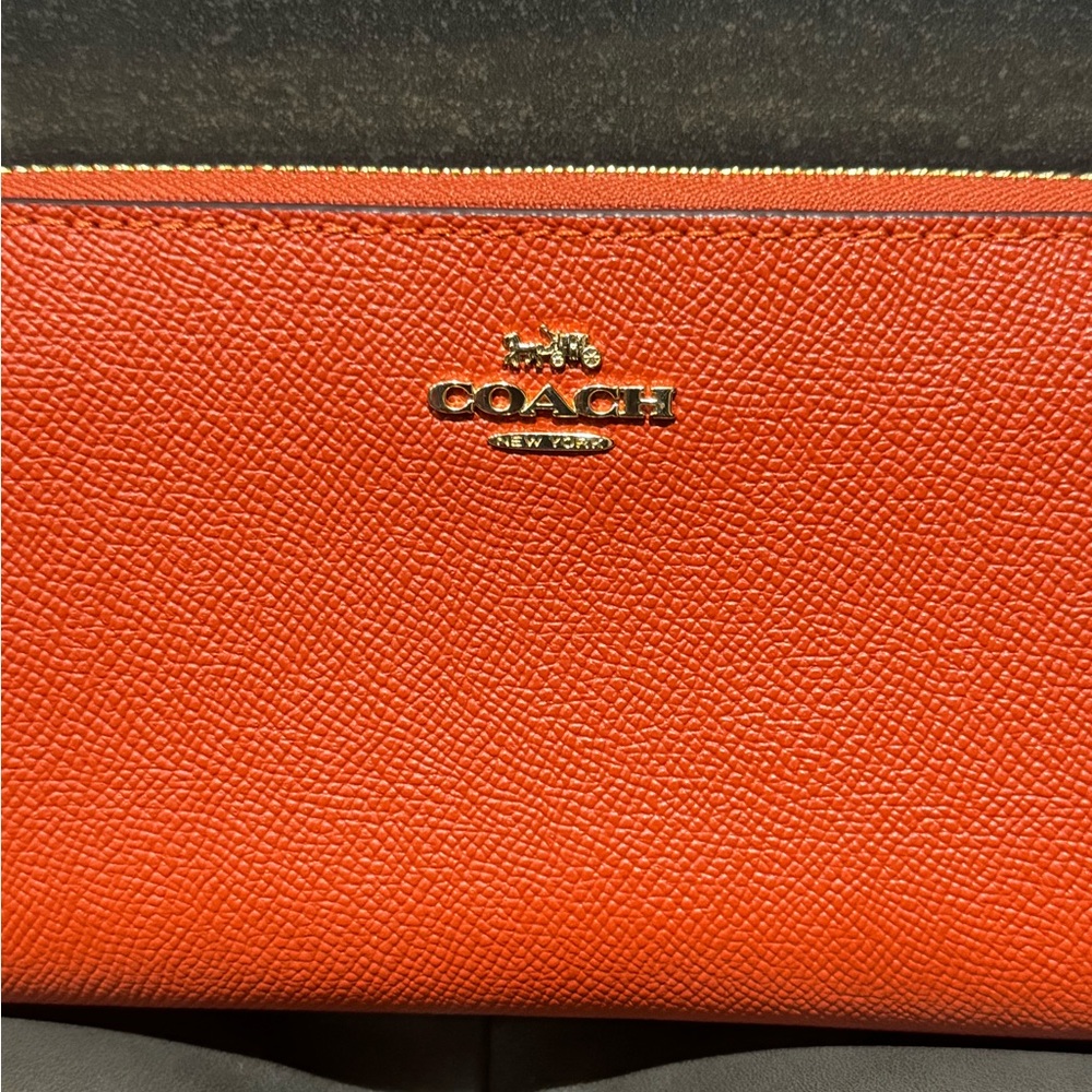 💯 EUC Coach Accordion Wrist Zip Wallet Orange - Picture 2 of 7